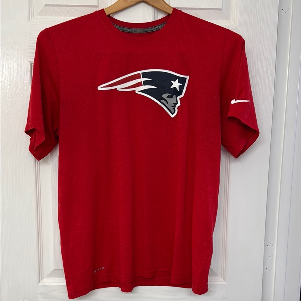 Men’s L Nike Dri-Fit Red Patriots T-Shirt